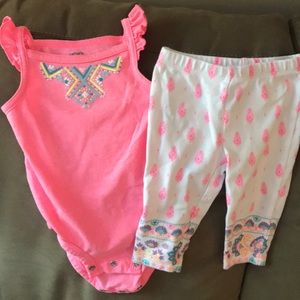 Carter’s 2 piece matching set.
